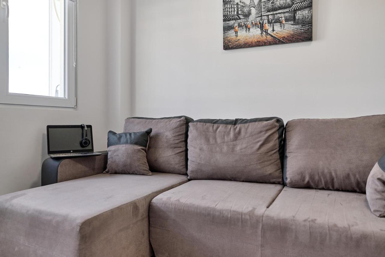 Cozy Apartment With Balcony On The Black Sea- Part Of The Family 'Vicki Apart Varna Exterior foto